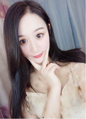 映客人气美女主播,魅力四溢，人气爆棚的直播界明星